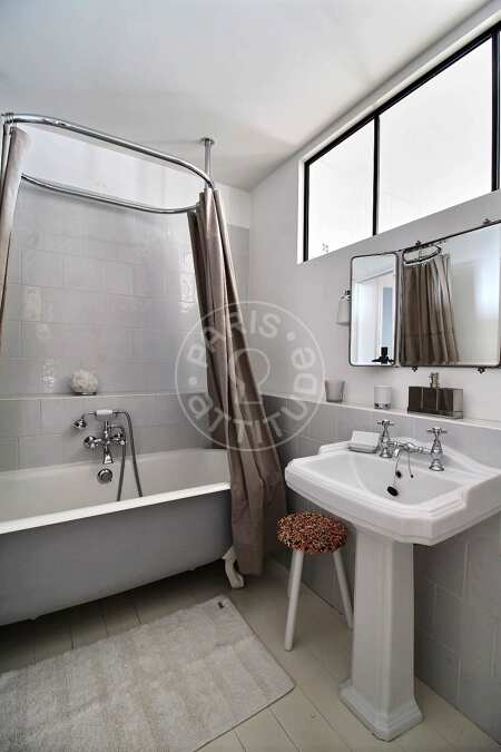 Casa de banho Apartamento mobilado - 70m²  - 2 quartos - Montmartre / Place des Abbesses - Paris