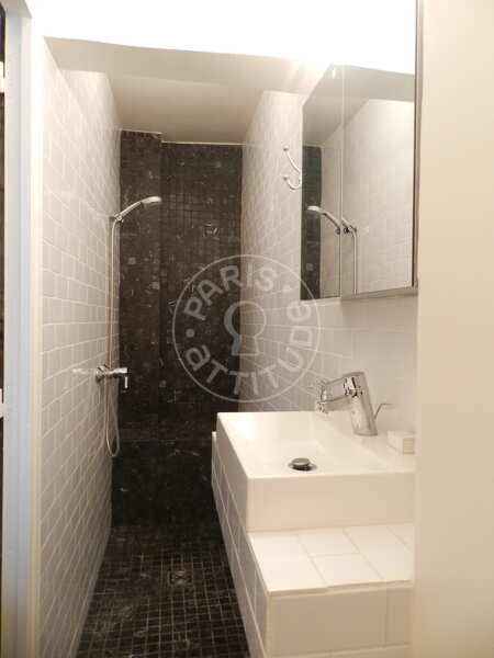 Salle de bain Studio meublé - 20m²  - Grands Boulevards / Bonne Nouvelle - Paris