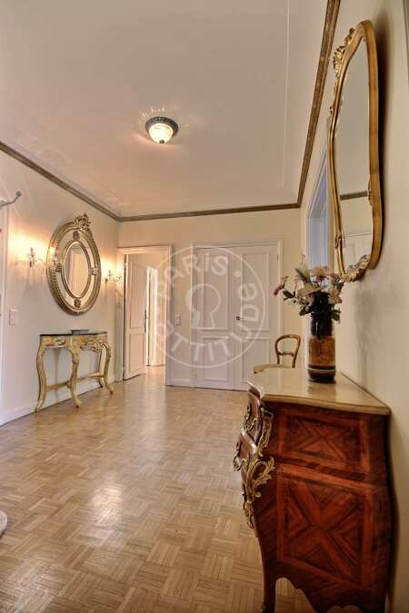 Entrada Apartamento mobilado - 152m²  - 3 quartos - Parc Monceau - Paris